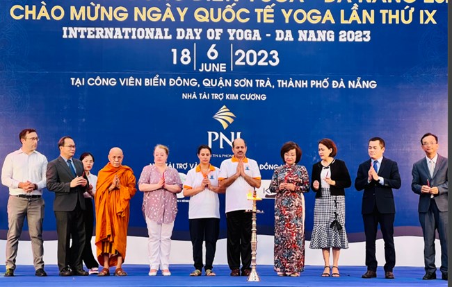 Gần 1.500 người tham gia Chương trình đồng diễn Yoga Đà Nẵng 2023 (18/6/2023)